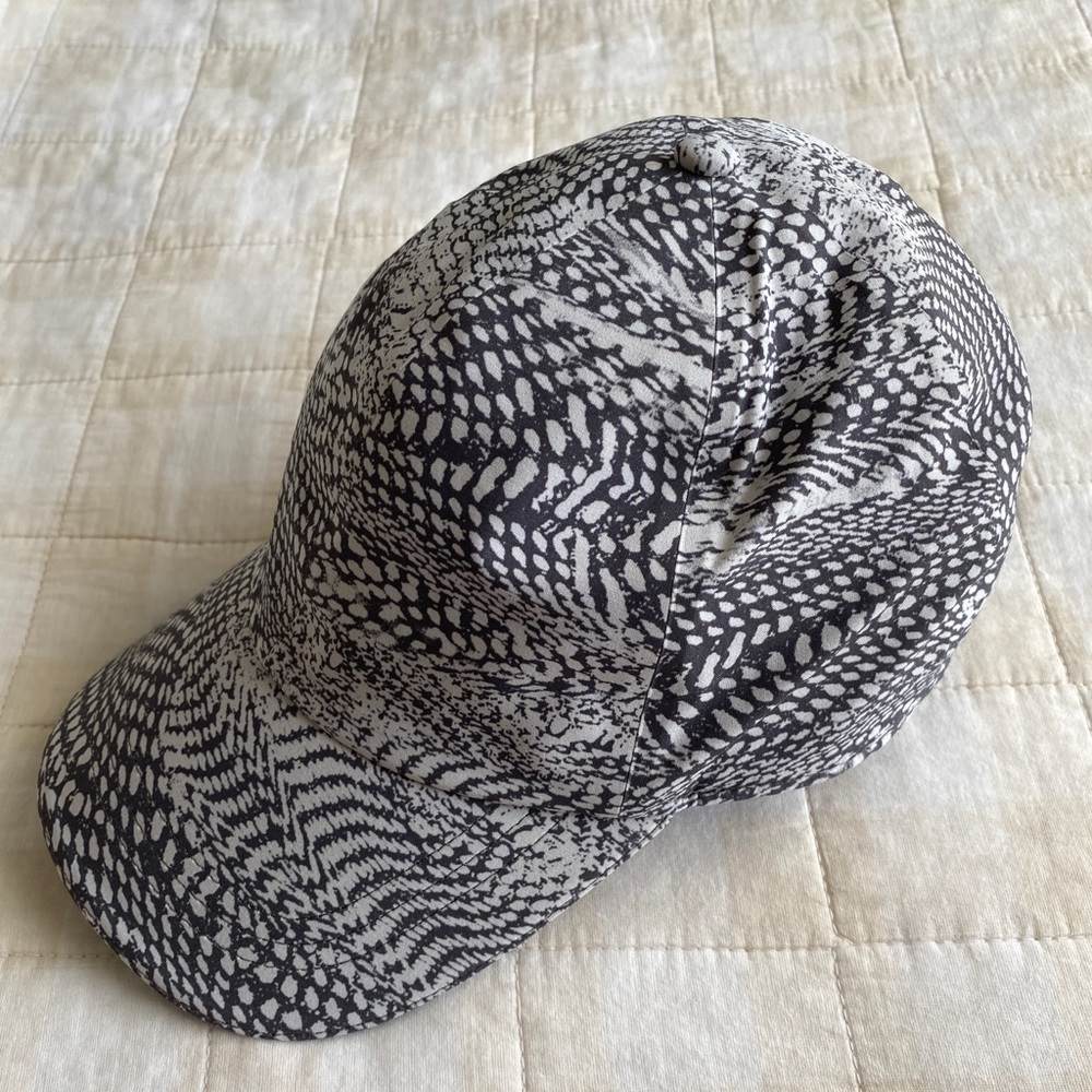 Lululemon running cap